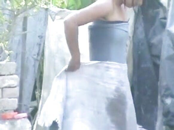 Wow...abin ban mamaki dabbobi movie desi village sexy beauty desi wanka a waje