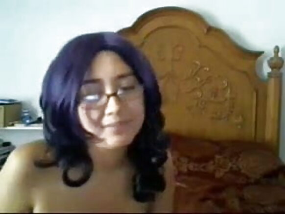 Kyakkyawar yarinya mai gilashi mara nauyi akan kyamarar gidan yanar gizo - hotcamgirls topless hindi sexy blue picture film webcam