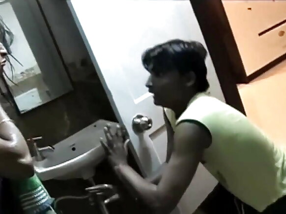 Sey Sey bath kajin leken asiri akan shawa mai ban sha'awa shirin fim na hindi