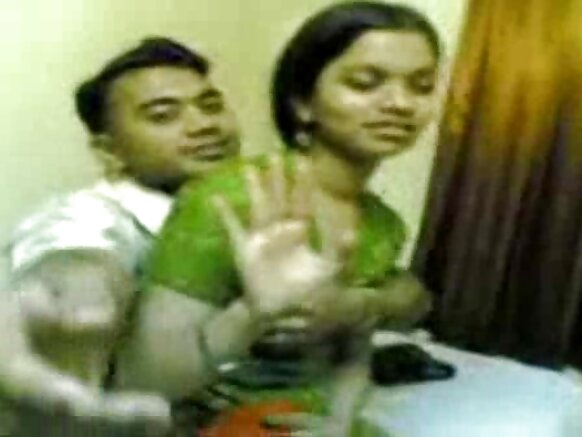 Bidiyo Zazzafan Sabuwar Shekarar Ma'auratan Indiya - Sexy Hindi Movie Buɗe Daga Saanjh