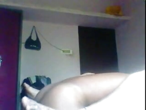 Aunty Tamil tana jin dadin iskanci da kanin mijinta Blue a turance