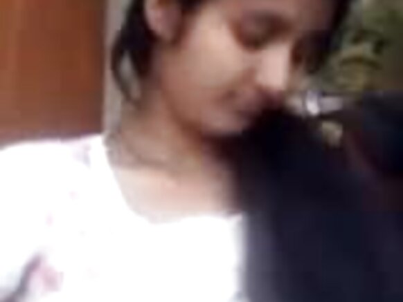 Budurwata tana ba da jikin hannu mai ban sha'awa ....0003