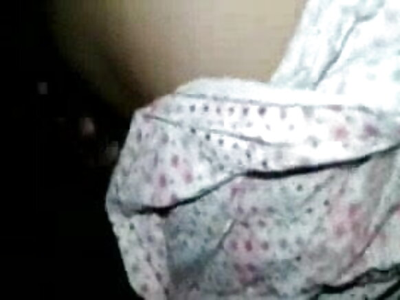 Desi balagagge bhabhi tana jin daɗin jima'i ba tare da ɗan'uwanta babban zakara mai sexy ba