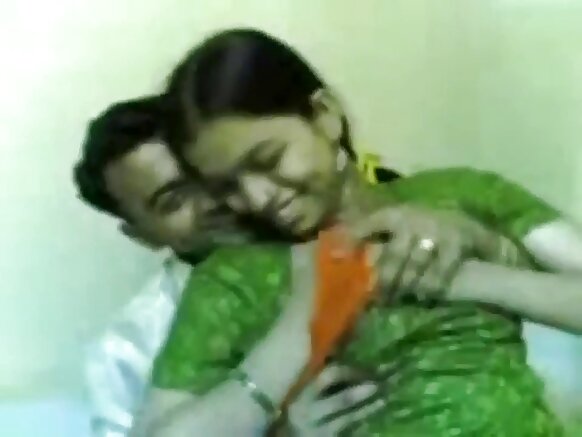 Tsuntsayen nono masu wuyar matsewa Hindi mai sexy