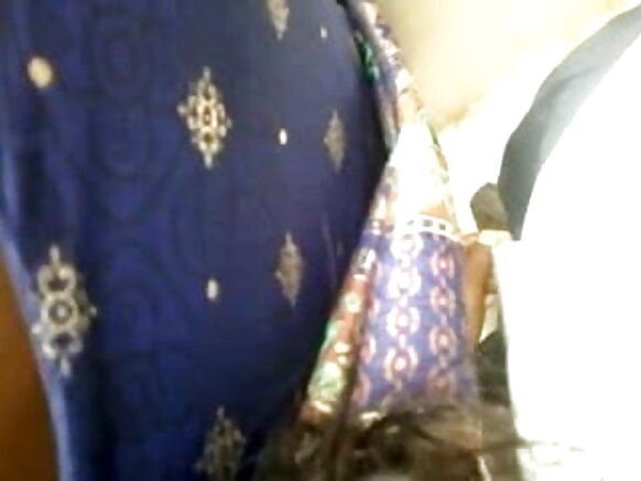 tamilnadu aunty tana al'aura a cikin jama'a cikakken fim