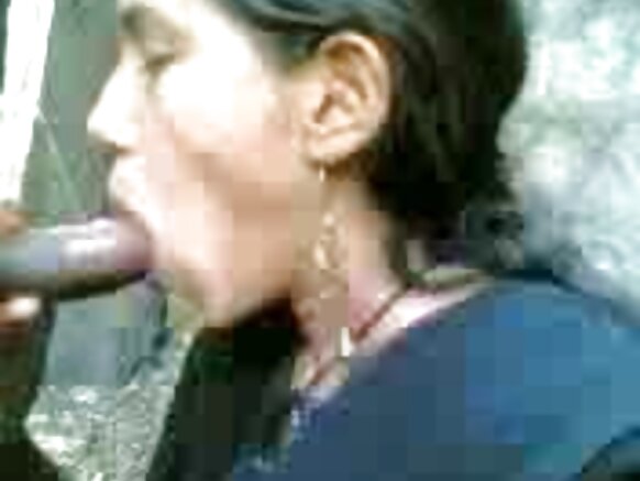 'Yan matan Indiya suna tsotsar zakara na saurayin su sexy image jami'ar harabar jami'a mai ban sha'awa