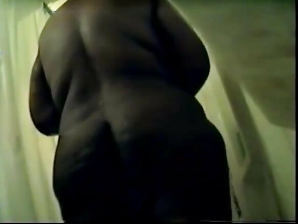 Fim mai ban sha'awa da ke nuna bbw bbw indiya a cikin shawa