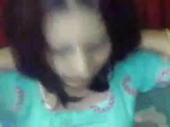 Indiya m garin bhabhi na farko sexy Khan ya nuna bidiyo karo na farko da abokin ya yi lalata da shi
