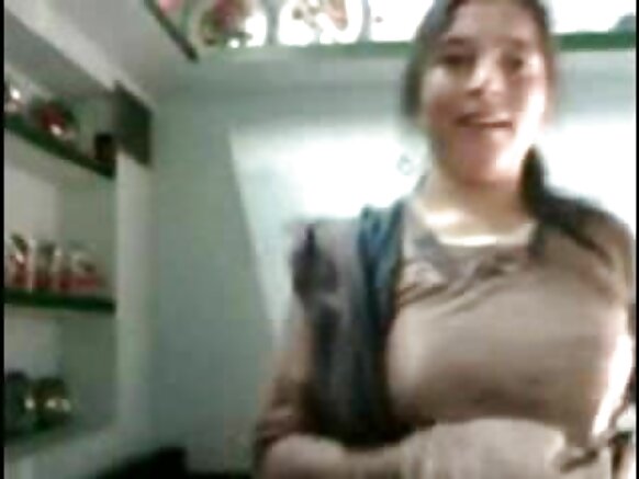 Linda girl pathan pakistani real fudi budurwar tana kallon fina-finai masu ban sha'awa