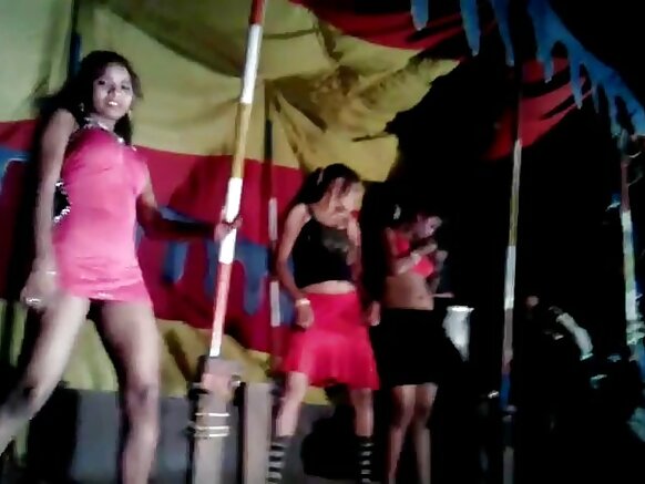 Yarinyar Tamil mujra tana nuna farjin ta ga taron jima'i movie
