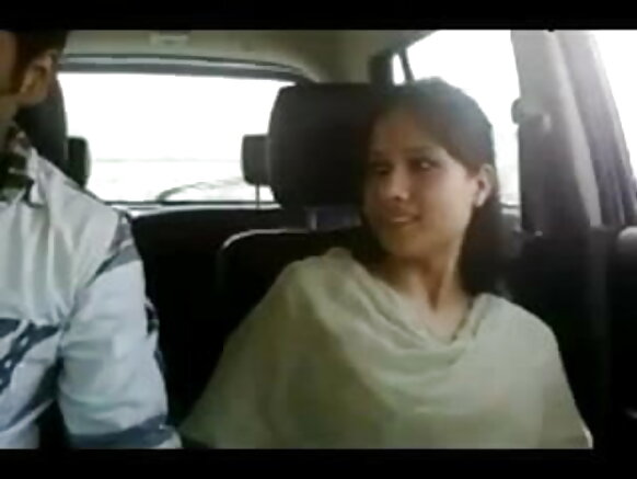 Matasa ma'aurata masu yin al'aura daga arewacin Indiya sun ji daɗin ɓangaren mota I