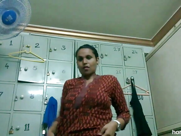 Bharat Nena Sex Lily tsirara bayan canza tufafi