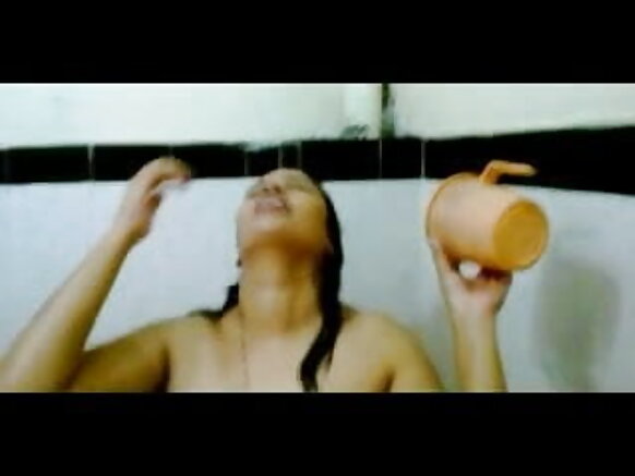 Desi Yunwa Bhabhi Tayi Wasa Da Saurayi Mai Iskanci A Cikin Bathroom Doggy Movie