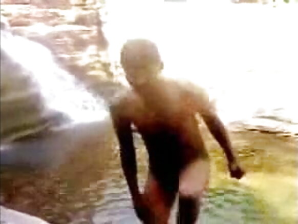 Desi matar karkara tana cin duri a waje a bakin kogi video sexy hindi movie