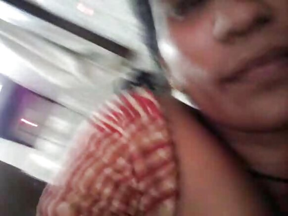 Zafafan telugu chudai fim mai ban sha'awa nono biyu yana tsotsa da cin duri tare da kazanta audio