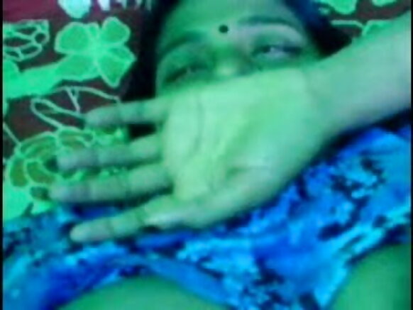 Bangla desi aunty ta yi lalata da yarta mai zaman kanta malamar sabon malamin fina-finan hindi mai iskanci