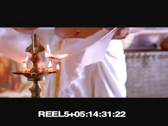 Nandana Sen ya nuna cikakken nono a cikin fim ɗin hindi mai kaɗaɗɗen kaɗaɗɗen rasiya - topless