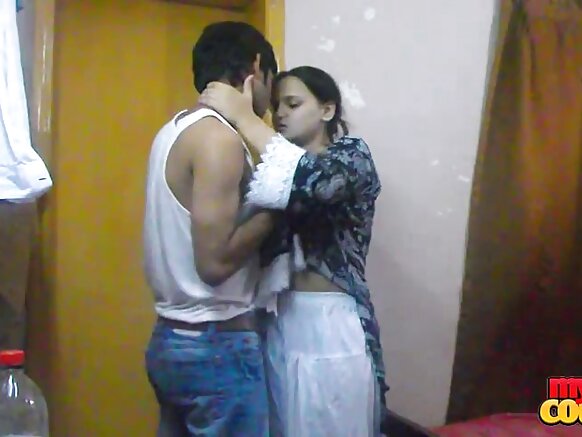 Zafafan yaji da yaji india sonia sexy movie bhabhi tana tsotsar zakarin namijin ta