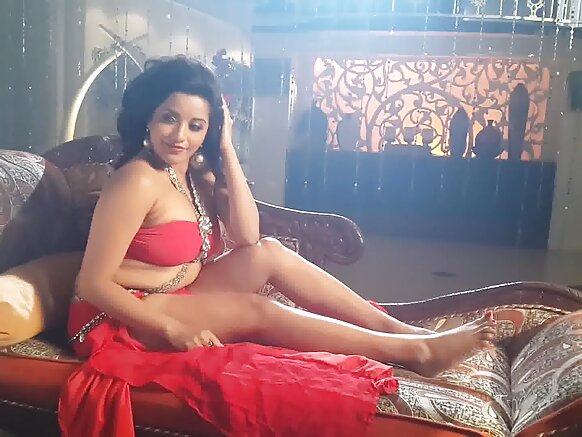 Wani, da fatan za a yi fim ɗin monalisa sexy ta bollywood lava da faɗuwa..