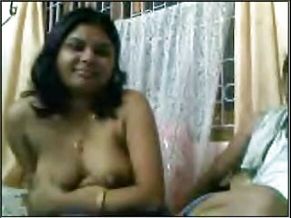 Desi webcam ma'aurata suna ba da fina-finai masu ban sha'awa akan kyamarar gidan yanar gizo