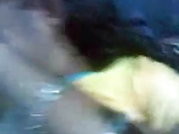 22 Yarinyar gari mai manyan nono tana nishadi tare da saurayinta Sexy kyakkyawar budurwar fim