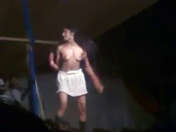 Yarinyar indiya mai katsalandan fim mai ban sha'awa mai ban sha'awa mai ban sha'awa mai ban sha'awa show a gaban jama'a
