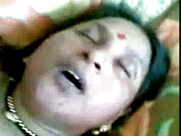 Ma'aurata ƙauyen Maduro daga arewacin gida Indiya desi bf buɗe fim ɗin lalata