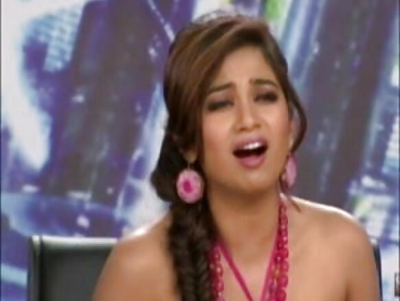 Zafafan Mawaƙin Indiya Shreya Ghoshal Yana Nuna Zafafan Maza A Shirin Sexy Mine Na Gidan Talabijin na Hindi