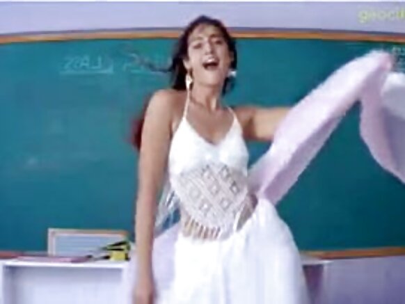 Bidiyon Fim ɗin Sexy Jaruma Nuna Ileana a Matsayin Malami