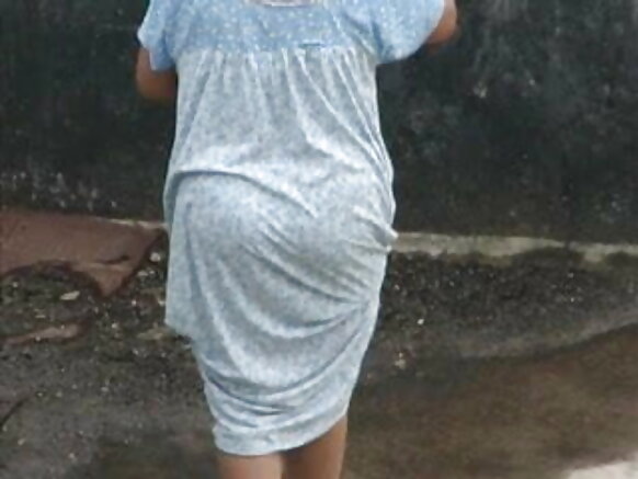 Aunty India Leken asiri - Fim ɗin Jima'i na Hindi Buɗe Ass Lankwasa - Bottin Voyeur Aunty India