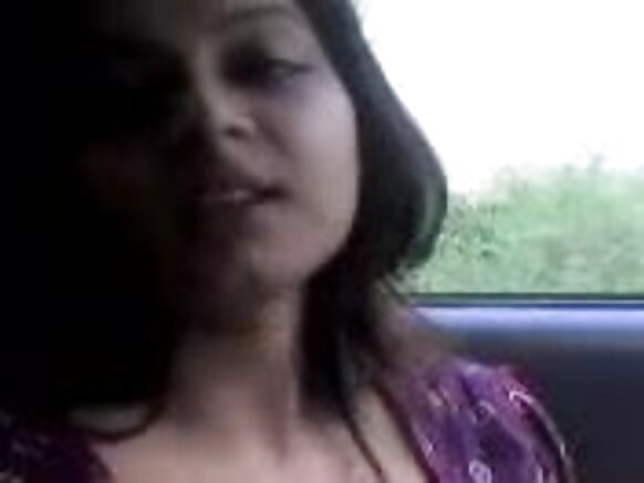 Abokin abokina na indiya a cikin motar fim ɗin fim ɗin sexy