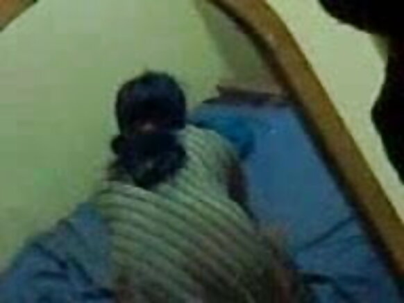 Desi aunty hindi hd fim mai ban sha'awa aunty tana lalata da mijinta a asirce da aka kama
