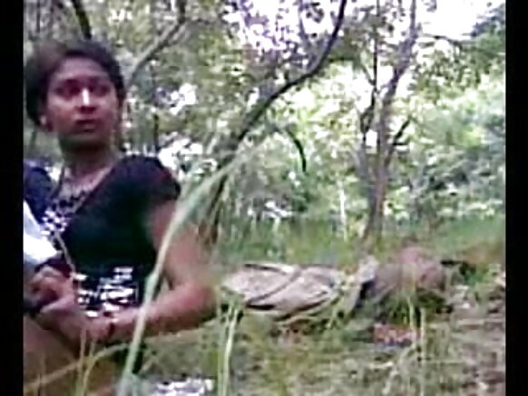 Bidiyon ban al'ajabi mai ban sha'awa na Hindi full movie budurwar budurwa tana cin duri tare da saurayin jakin waje ga kowa