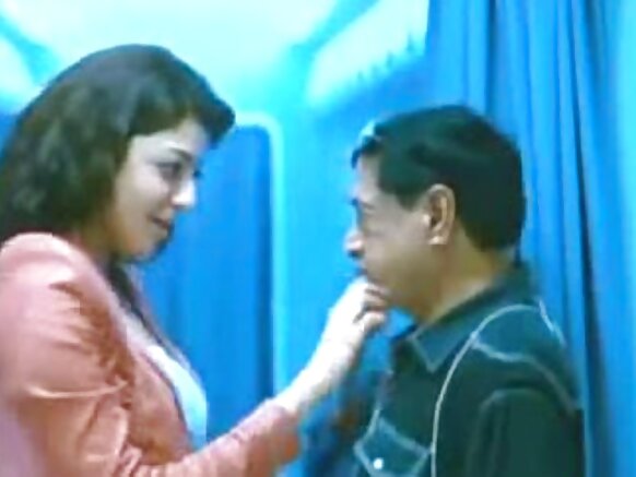 An cire clip ɗin da ba a iya gani tare da kajal agarwal hot kiss man tsohon fim ɗin sexy