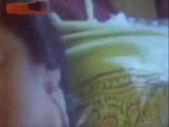 Aunty India Hot tana ƙoƙarin gamsar da abokin cinikinta a wani fim ɗin hoto mai ban sha'awa