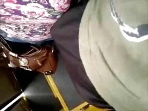 Saurayi ya taba alamar bosno fim din sexy video pola a cikin motar bas