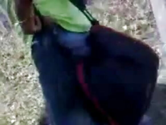 Desi karuwa tayi a waje ta nemi kar ta bata jakinta, ta yi lalata da ita a waje dangi photo mai sexy video movie hd