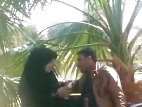 Pakistani full sexy hindi movie hijabi BJ da bambaro har sai kun gudu a filin shakatawa na Pakistan